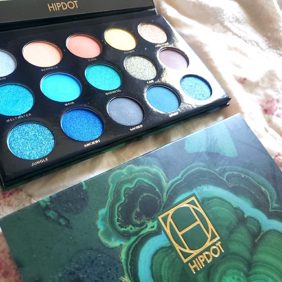 Hipdot blue eyeshadow - Picture 2 of 2